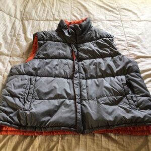 Reversible puffer vest